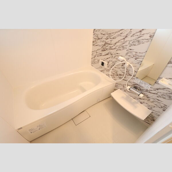 リヴェール303号室 浴室