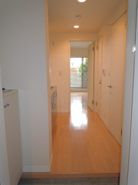 フォレスタ高幡 玄関