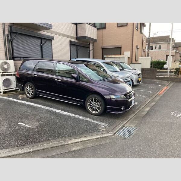 ラ・フェリア 駐車場