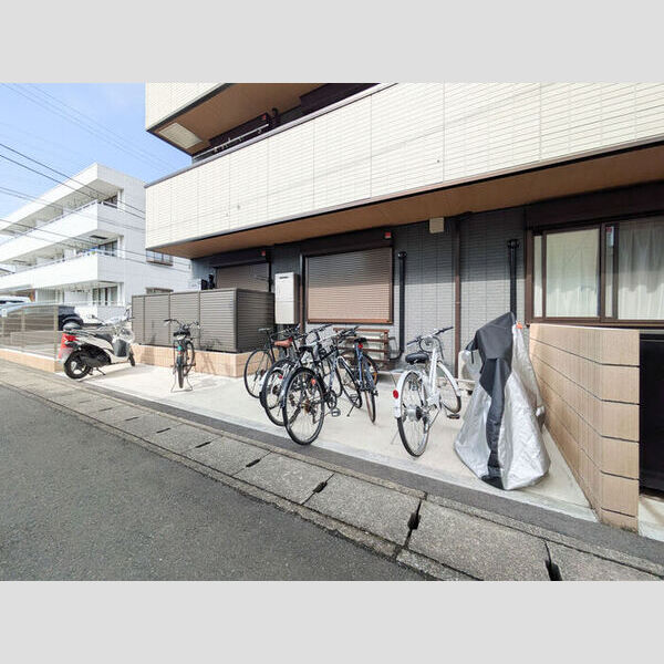 ローレルハイム202号室 駐輪場