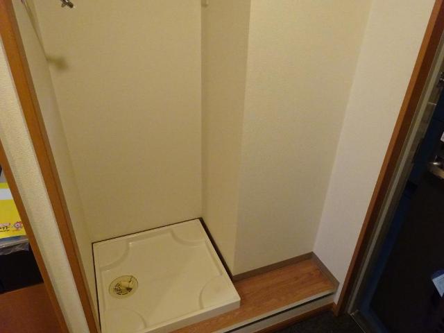 ロイヤルヒルズ宮崎台302号室 洗濯機置場