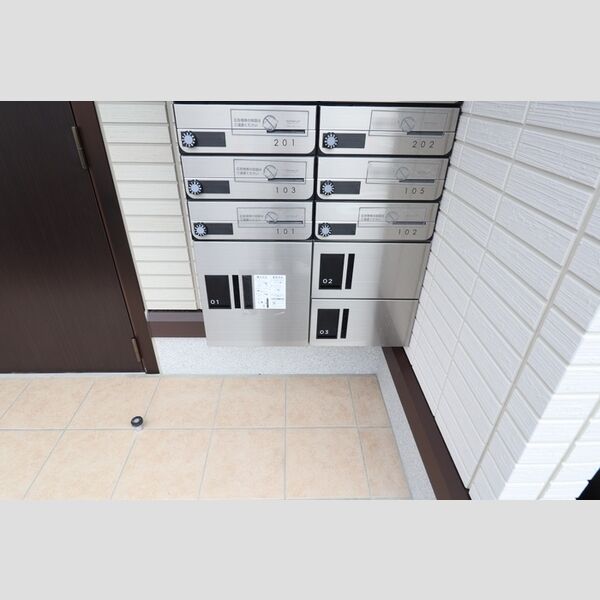 アヴァンス八潮B 宅配ボックス