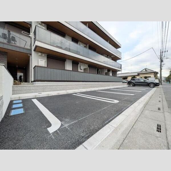 グランヴィル301号室 駐車場