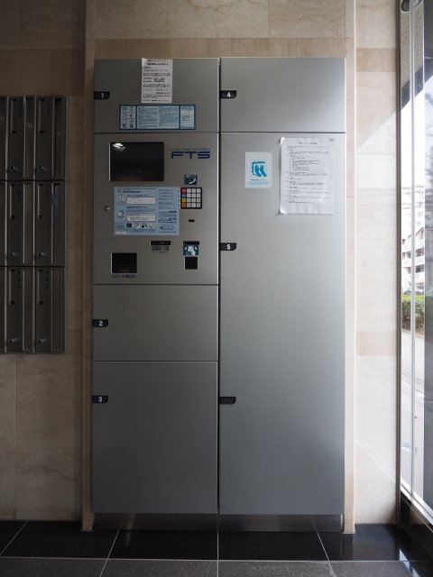 グリフィン横浜・ルミエール10階 宅配BOX