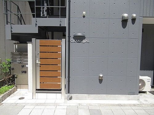 グランクオール浅草橋3階 エントランス外観　※前回募集時2021年4月撮影