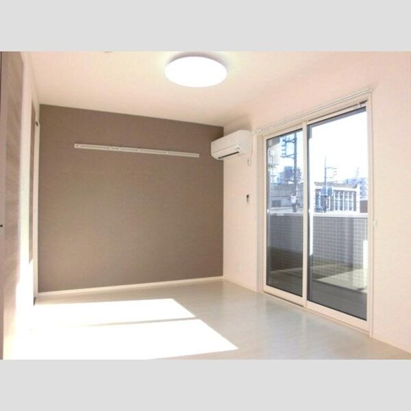 ロハス宮本町303号室 洋室