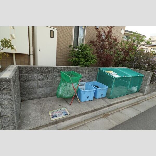 ヴィルヌーヴ　B棟 ごみ集積所
