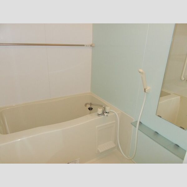 ソレイユB103号室 浴室換気乾燥機付ユニットバス