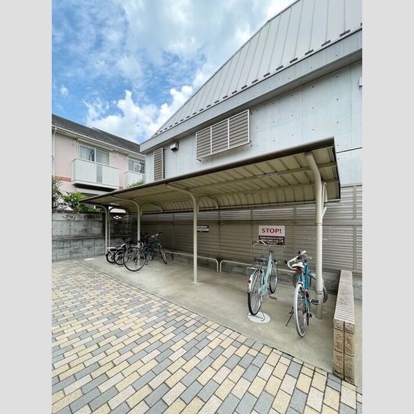 オアーゼ107号室 駐輪場