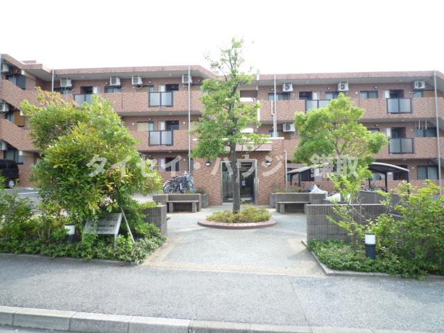 アメニティー・なかにし0108号室 エントランス前です♪