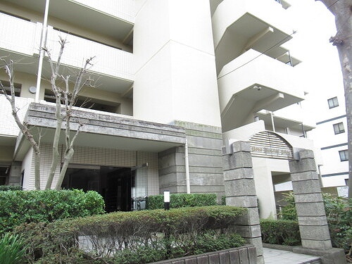 ライオンズマンション国府津 マンション外観（別角度）