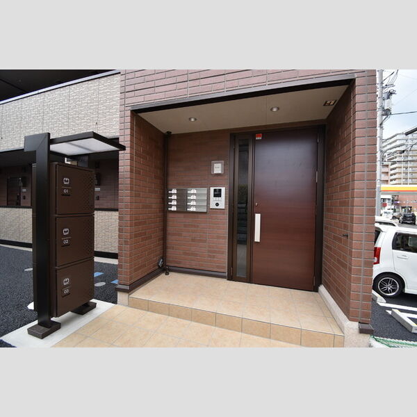 クレールライフ203号室 建物入口