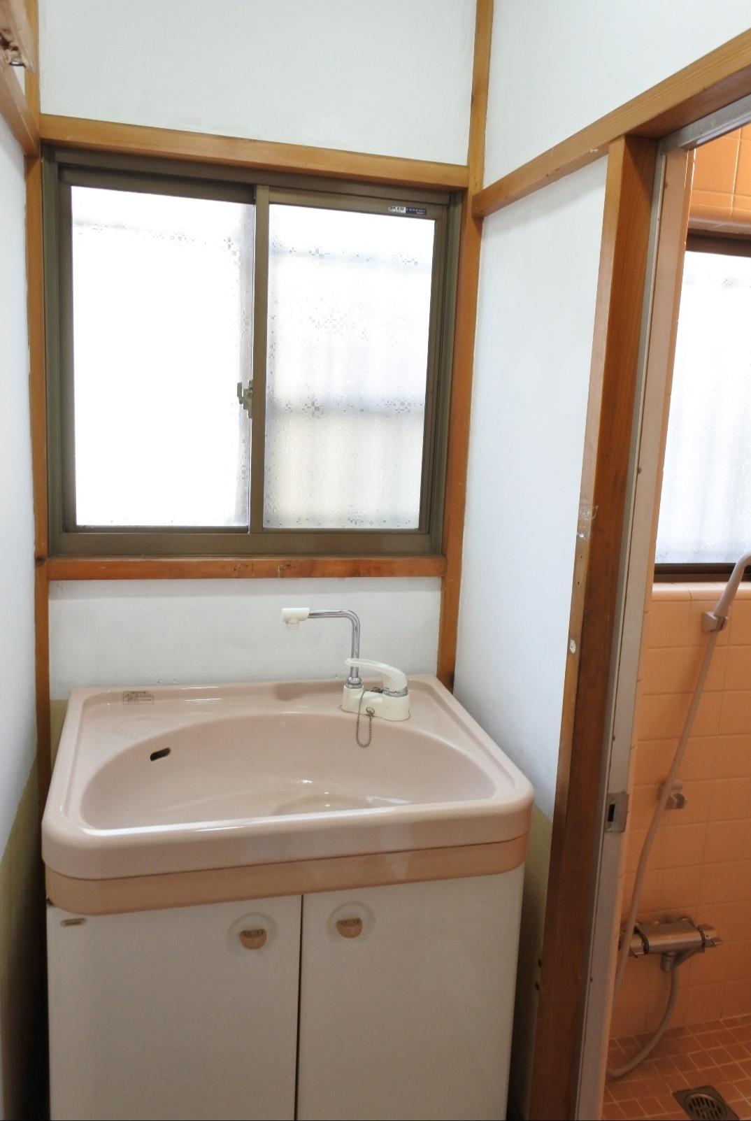 高塚新田1戸建て 風通しの良い洗面所です