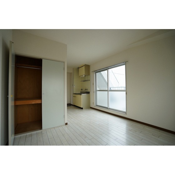 エレガンス綾瀬６ クローゼット