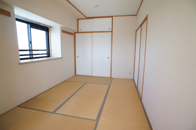 パークヒルズ和光0302号室 日本らしい落ち着いた雰囲気の和室です