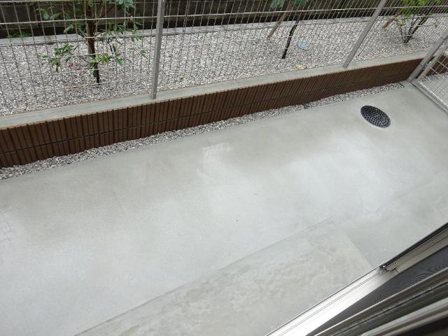 エルフェイム106号室 専用庭