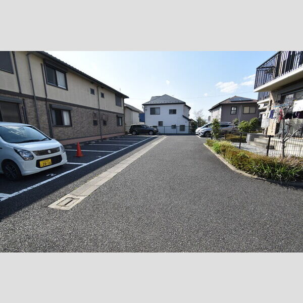 ラフィネ　壱・弐番館 駐車場