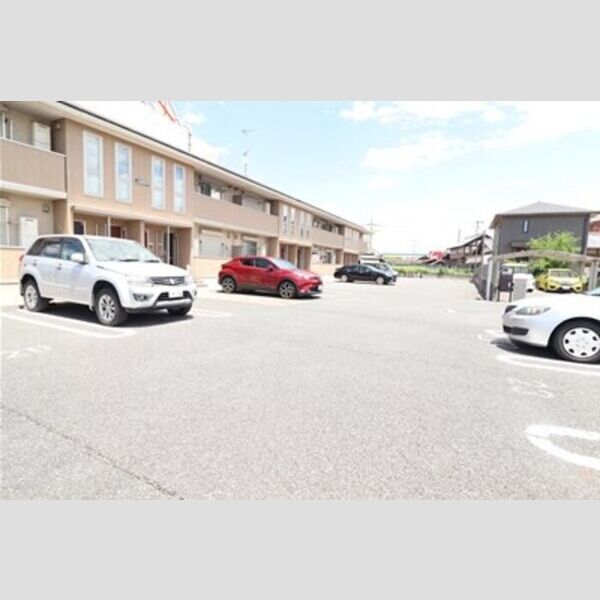 ウィルビューF 駐車場