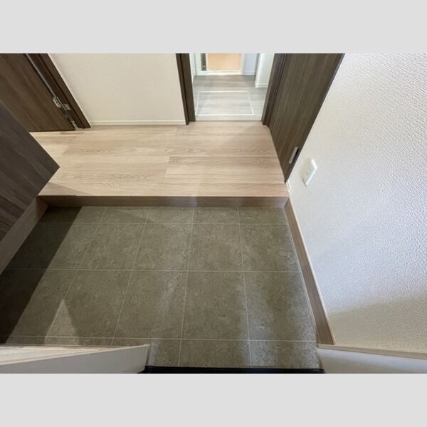 ノーブルパレス上木崎 玄関