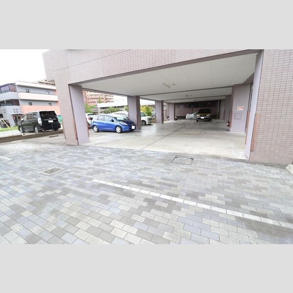 グレイスフルツツイ305号室 駐車場