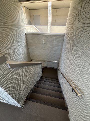 Ｓｏｌｅｉｌ　ＹＳ202号室 共用階段。防水防音シート施工♪