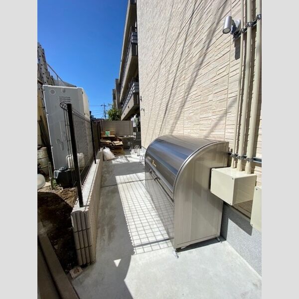 ラウェル大森303号室 敷地内ゴミ置き場があります