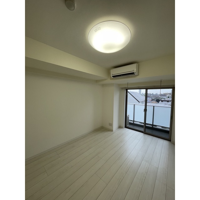 ＴＨＥ　ＰＲＥＭＩＵＭ　ＳＵＩＴＥ中野鷺宮5階 リビング