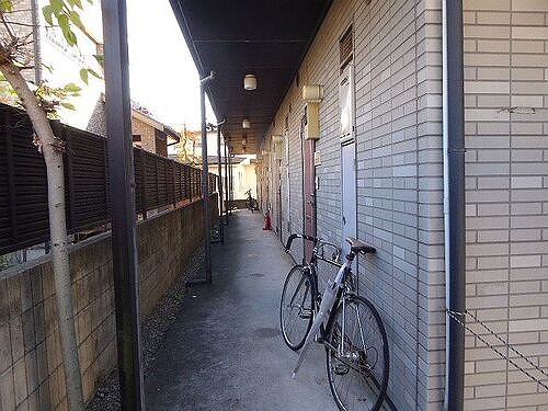 ＡＶＡＮＺＡＴＡ　ＤＭ2階 共有部通路　※前回募集時2020年12月撮影