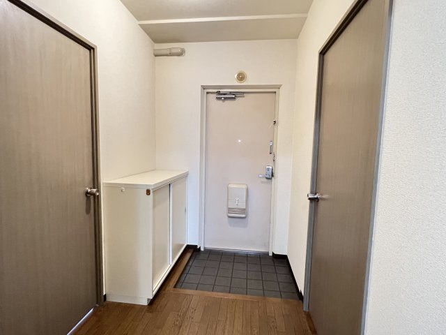 ヴェルジュ三家向 玄関