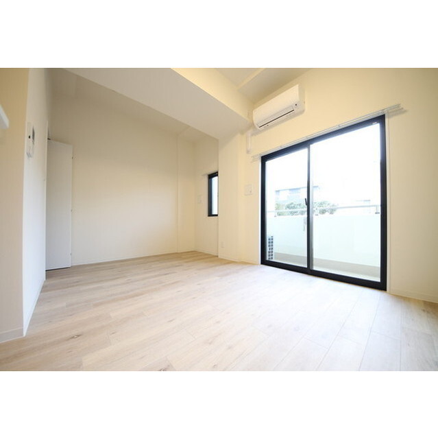 CRESCENT COURT 内観