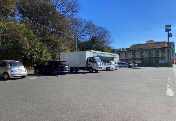 レオパレスホカリズ登戸 物件の隣