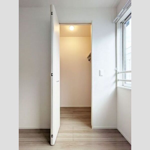 アンジュール西小岩301号室 ウォークインクローゼット