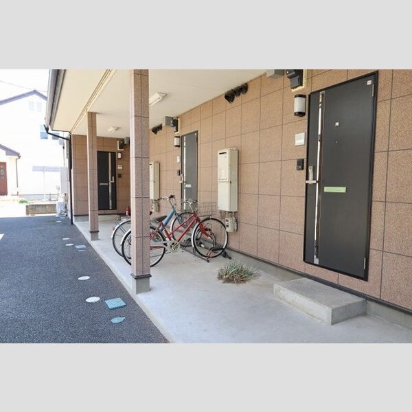 レピュート岡部　BⅣ号室 エントランス