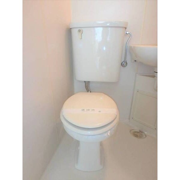 ヴィラ北野0102号室 トイレ