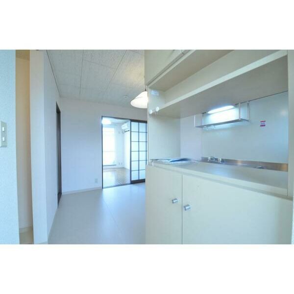 レプリントンハイツA棟103号室 玄関