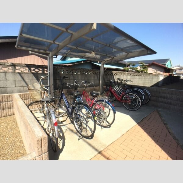 ヴィラ・グランメールⅡ 駐輪場