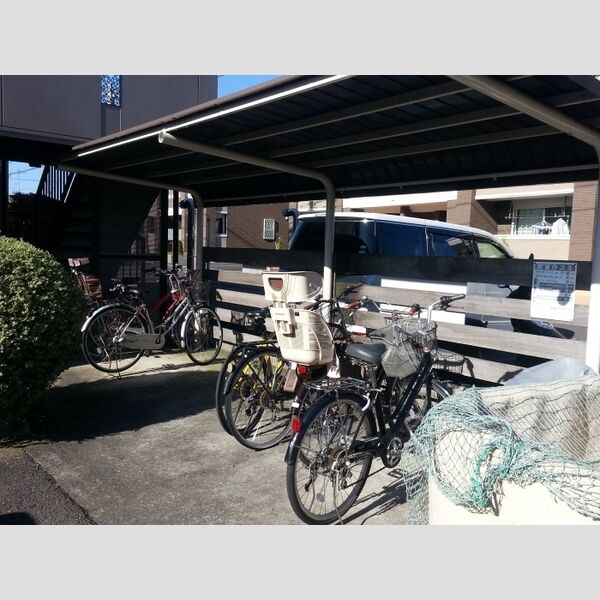 リビアン森野 屋根付駐輪場
