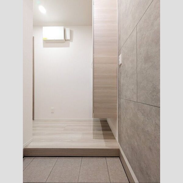 セレスティア栗原 玄関