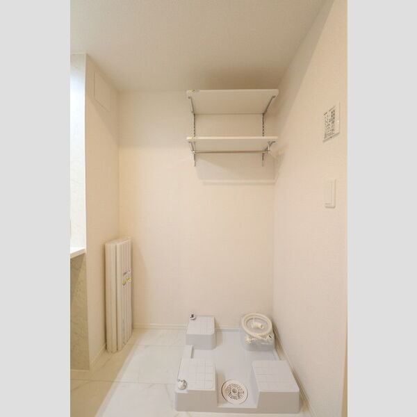 アベニール大倉山302号室 洗濯機置き場