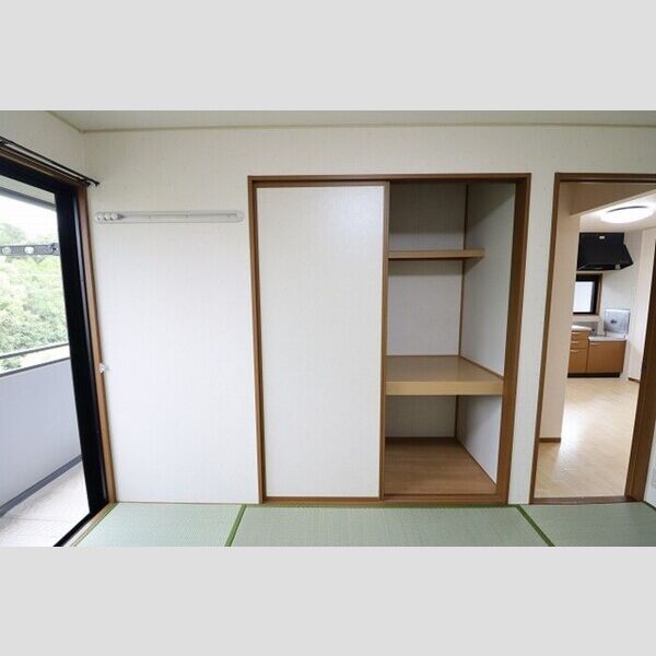 スマイルコート　3番館202号室 和室物入