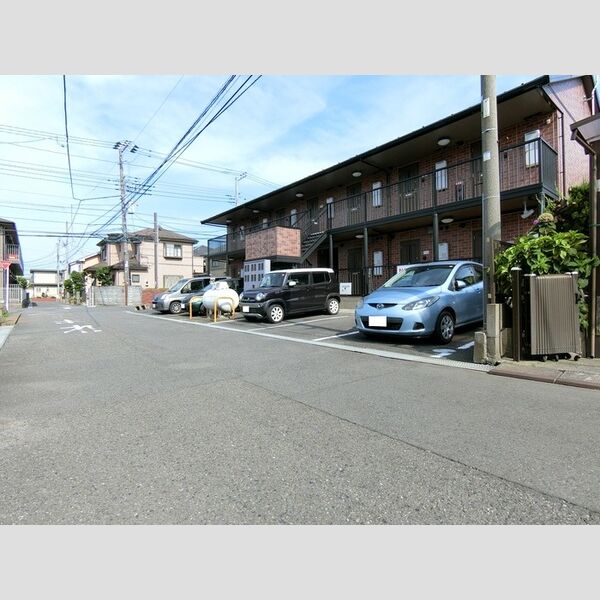 学遊館109号室 駐車場