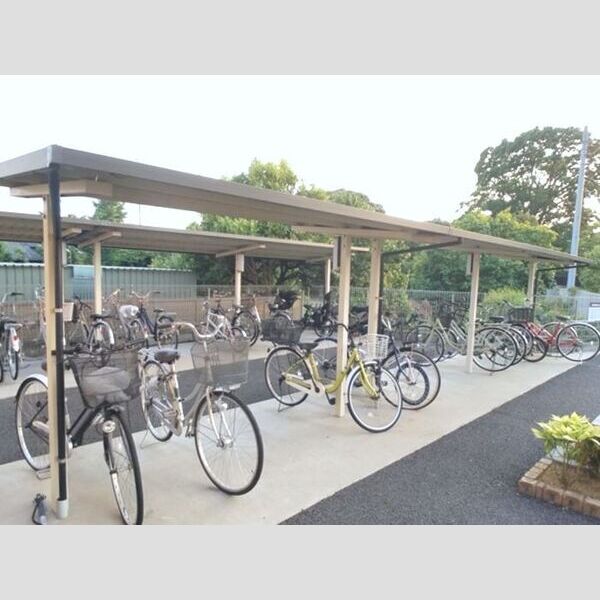 愛宕ビューハイツ303号室 駐輪場