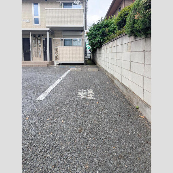 レジデンスフジミ203号室 駐車場