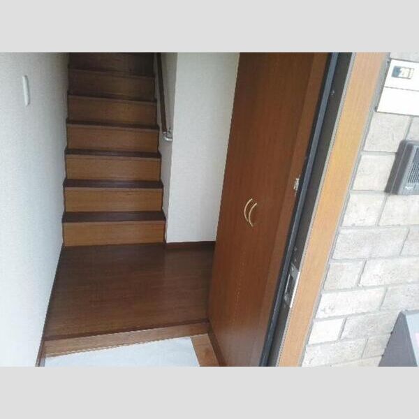 レヴール西船 玄関