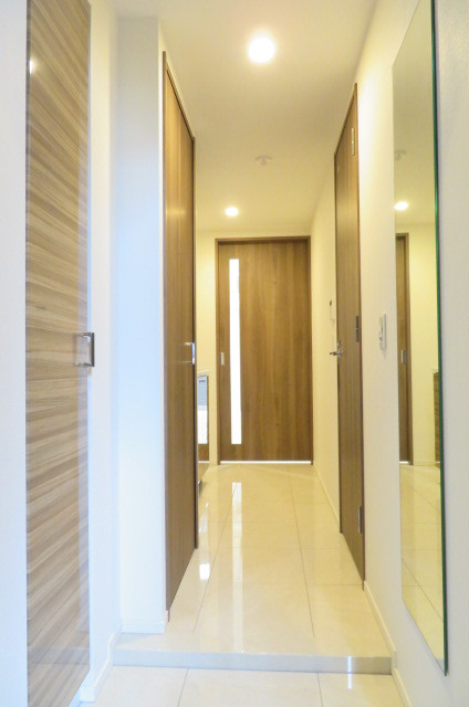 ガーラ・プレシャス赤坂見附5階 人感センサー付き玄関照明あり