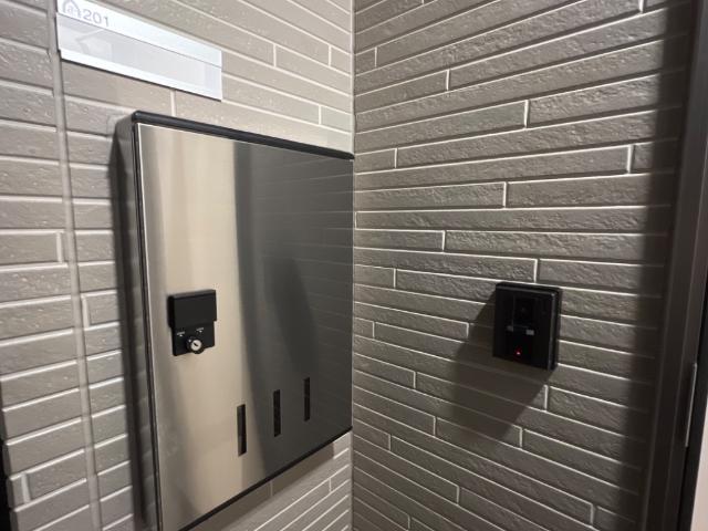 ECRIN（エクラン）201号室 宅配ボックス