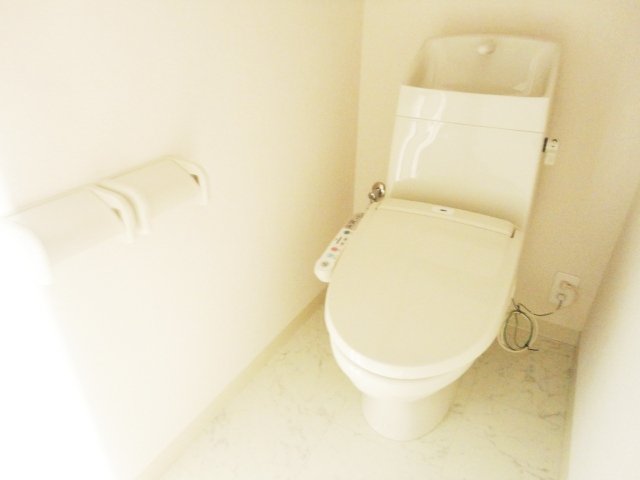 サンフォレスタ２番館201号室 シャワー付トイレ