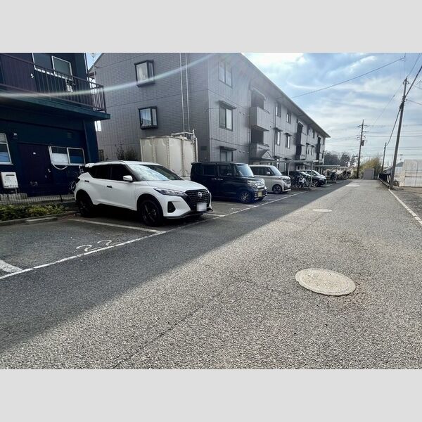 グランメール藤原206号室 駐車場