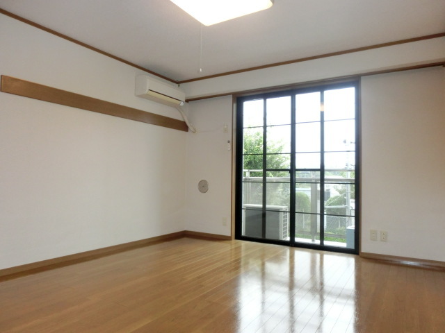 ケイ・コーナービル リビング