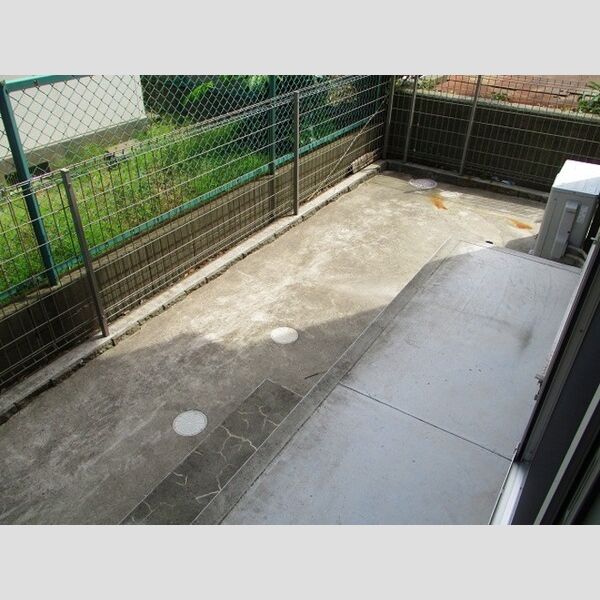 メゾンクオーレ103号室 専用庭